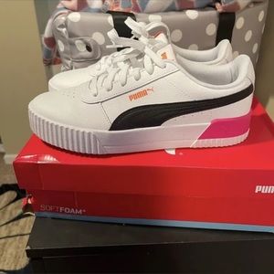 Nice Puma Leather Carina sneakers
